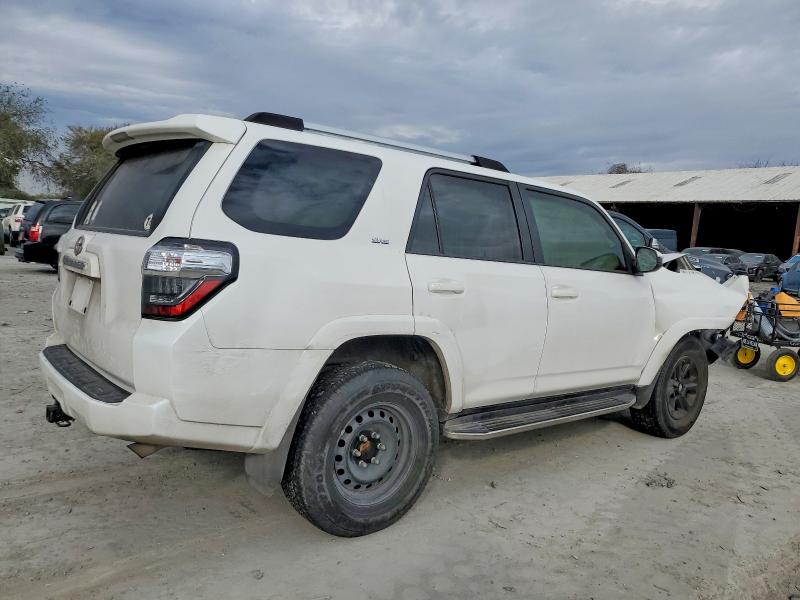 Photo 3 from auction – 2019 TOYOTA 4RUNNER with VIN JTEZU5JR0K5211822