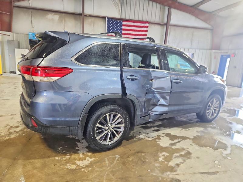 Photo 3 from auction – 2018 TOYOTA HIGHLANDER with VIN 5TDJZRFH8JS888393