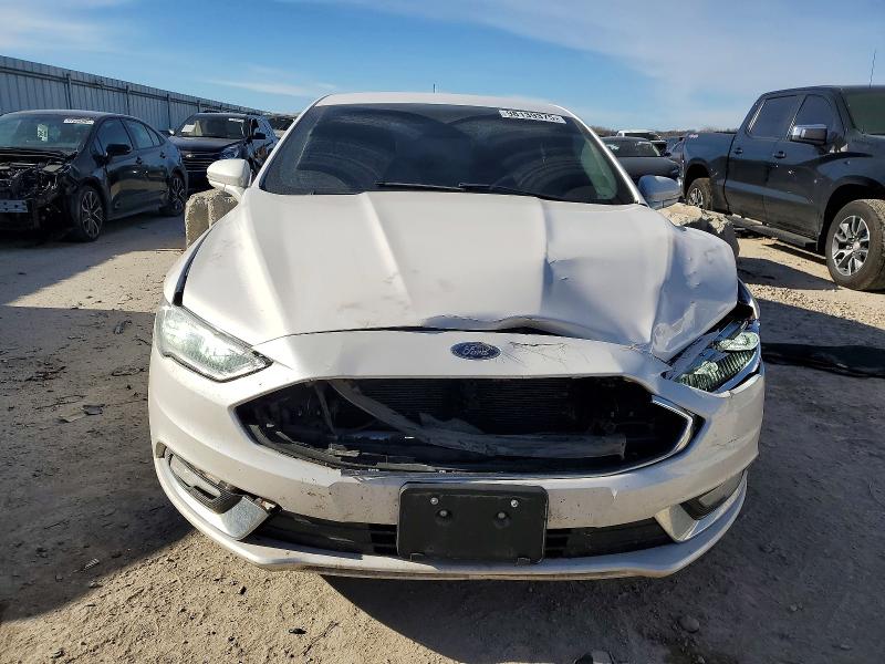 Photo 5 from auction – 2017 FORD FUSION SE with VIN 3FA6P0LU8HR241830