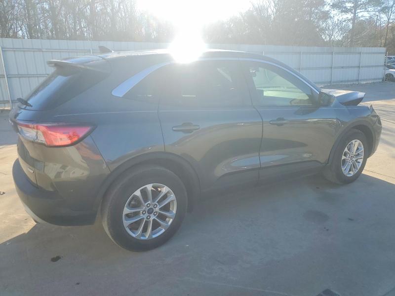 Photo 3 from auction – 2020 FORD ESCAPE with VIN 1FMCU0G64LUA67110