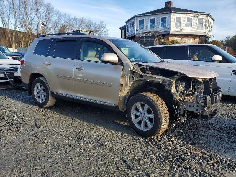 Photo 4 from auction – 2013 TOYOTA HIGHLANDER with VIN 5TDBK3EH0DS246830
