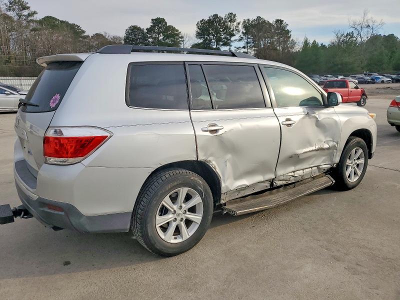 Photo 3 from auction – 2012 TOYOTA HIGHLANDER with VIN 5TDZA3EH3CS027084