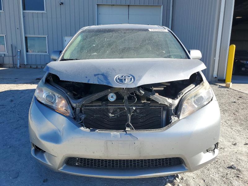 Photo 5 from auction – 2011 TOYOTA SIENNA XLE with VIN 5TDDK3DC7BS005097