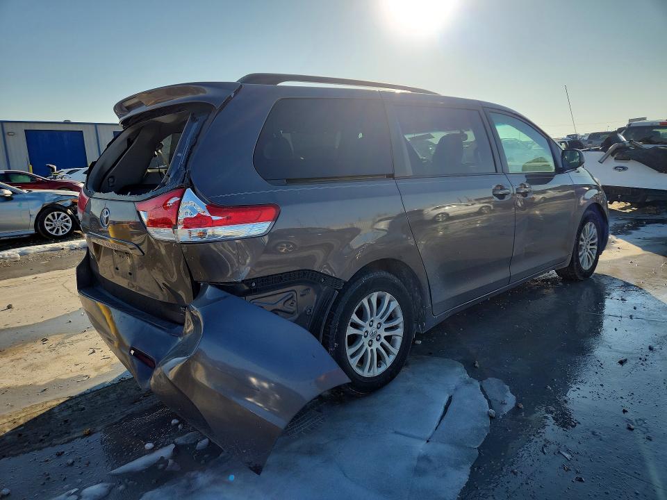 Photo 3 from auction – 2013 TOYOTA SIENNA 4X4 with VIN 5TDYK3DC6DS352523
