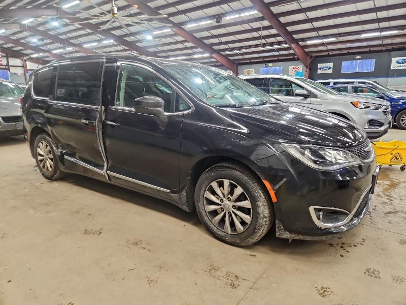 Photo 4 from auction – 2017 CHRYSLER PACIFICA T with VIN 2C4RC1BG6HR583514
