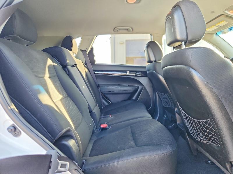 Photo 11 from auction – 2015 KIA SORENTO with VIN 5XYKT3A60FG630933