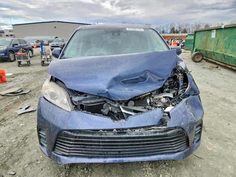 Photo 5 from auction – 2018 TOYOTA SIENNA with VIN 5TDKZ3DC0JS945758