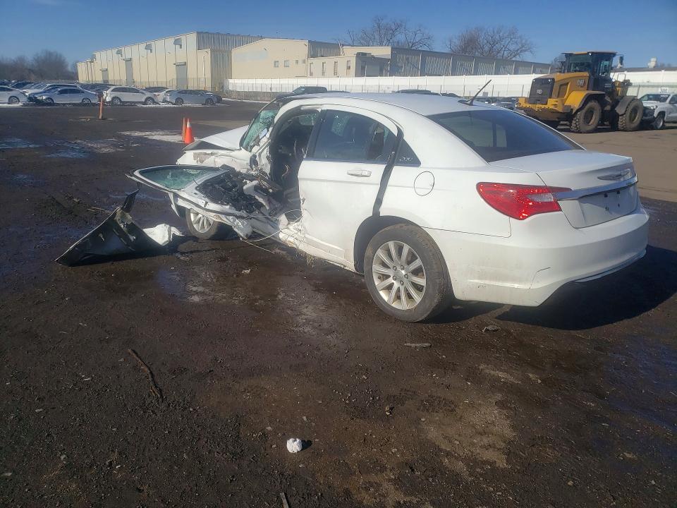 Photo 2 from auction – 2013 CHRYSLER 200 with VIN 1C3CCBBB5DN550628
