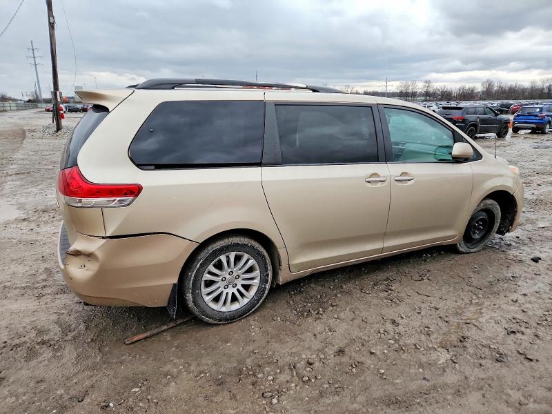 Photo 3 from auction – 2013 TOYOTA SIENNA XLE with VIN 5TDYK3DC5DS387859