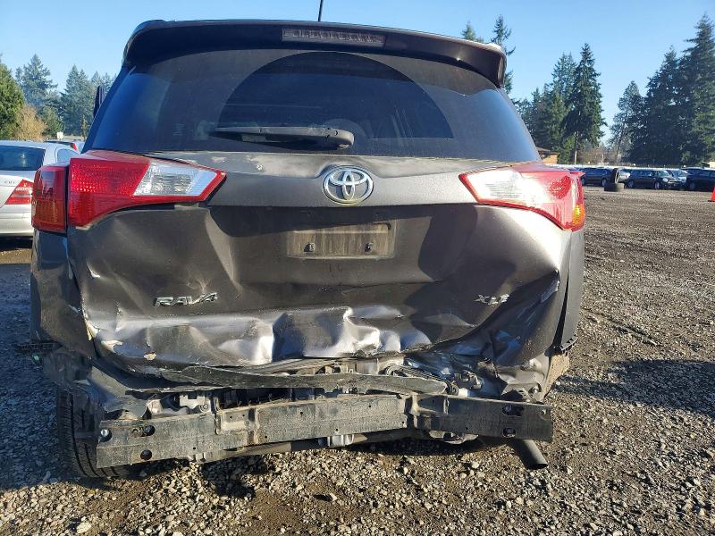 Photo 6 from auction – 2015 TOYOTA RAV4 XLE with VIN JTMWFREV8FJ048673