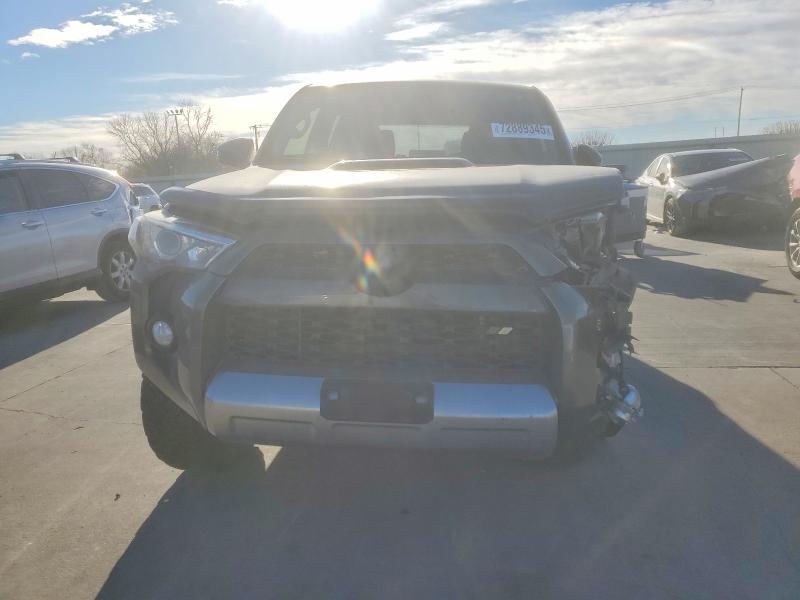 Photo 5 from auction – 2019 TOYOTA 4RUNNER with VIN JTEBU5JR3K5661420