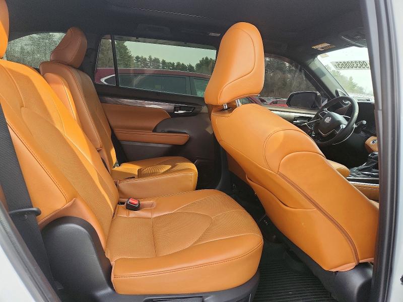 Photo 11 from auction – 2022 TOYOTA HIGHLANDER with VIN 5TDFZRBH7NS164406