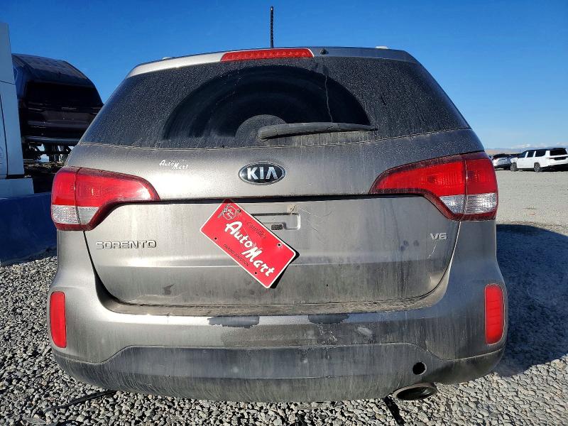 Photo 6 from auction – 2015 KIA SORENTO LX with VIN 5XYKTDA72FG649207