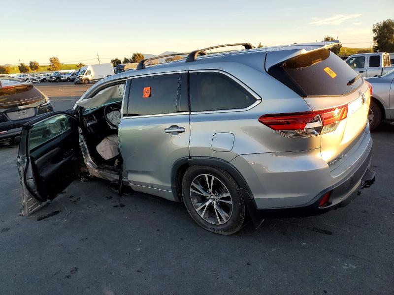 Photo 2 from auction – 2018 TOYOTA HIGHLANDER with VIN 5TDBZRFH2JS822202