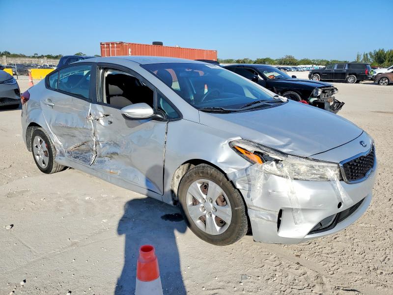 Photo 4 from auction – 2017 KIA FORTE LX with VIN 3KPFK4A79HE027580
