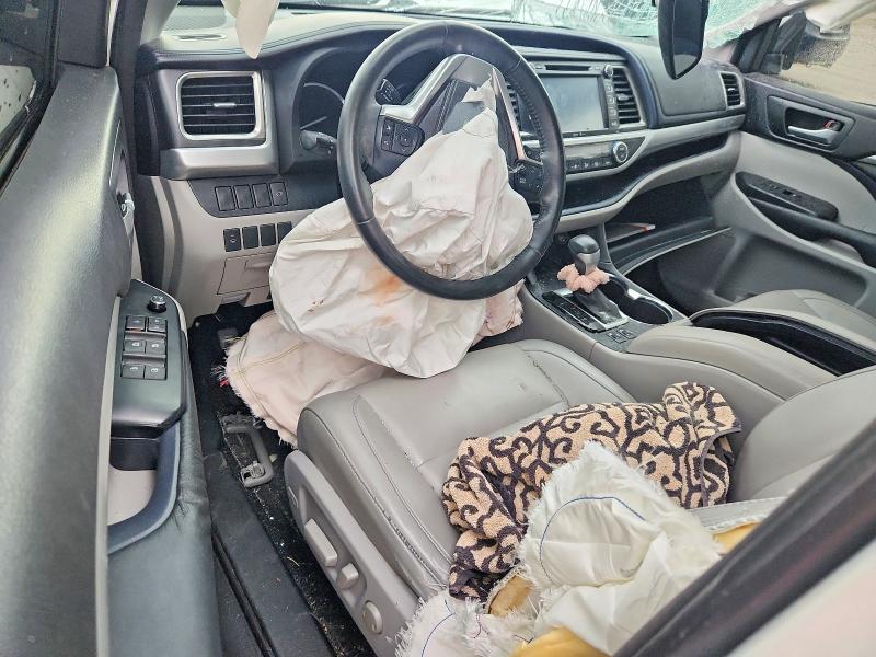 Photo 8 from auction – 2015 TOYOTA HIGHLANDER with VIN 5TDKKRFH0FS068180