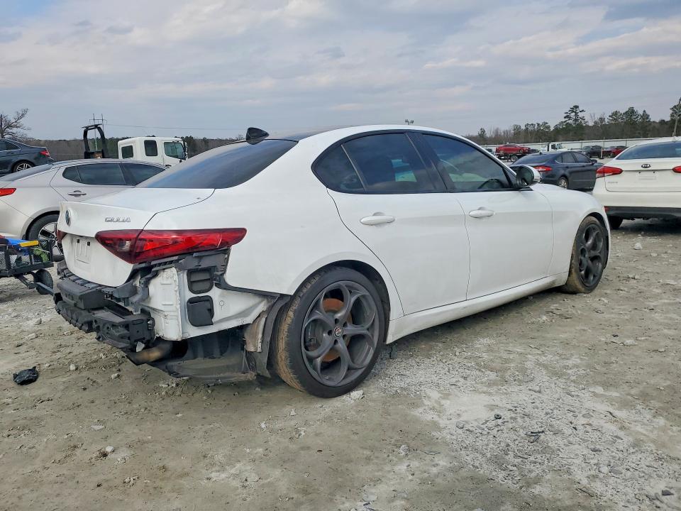 Photo 3 from auction – 2018 ALFA ROMEO GIULIA with VIN ZARFAECN0J7598388