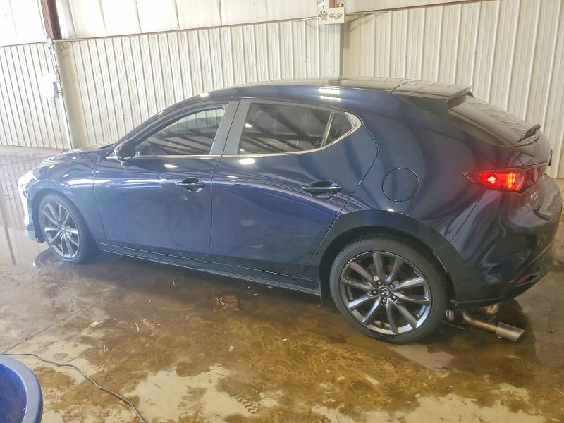 Photo 2 from auction – 2019 MAZDA 3 with VIN JM1BPBJM5K1136980
