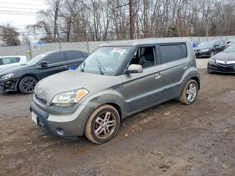 KIA SOUL + 2010 with VIN KNDJT2A29A7172799 - Photo from auction