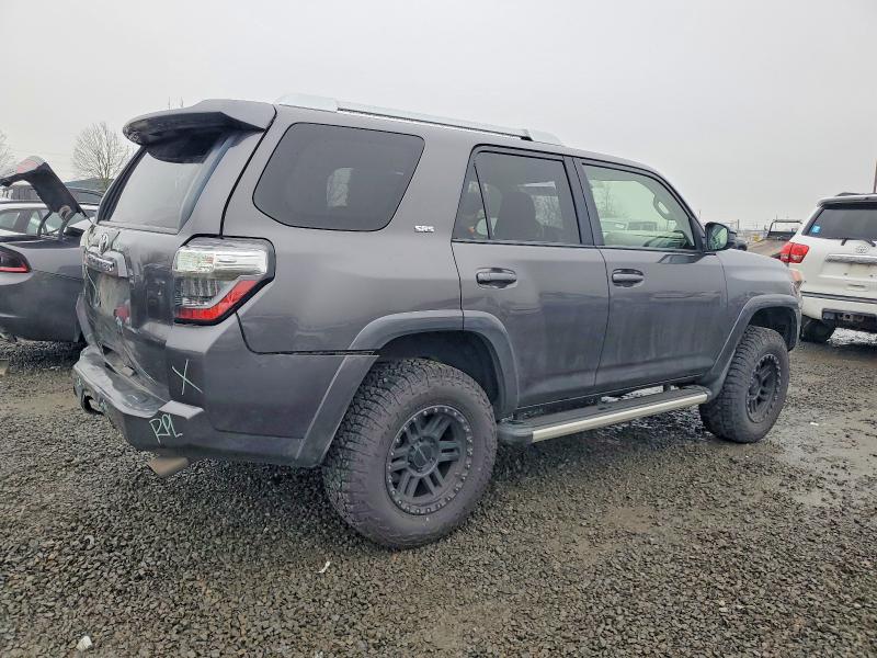 Photo 3 from auction – 2018 TOYOTA 4RUNNER SR with VIN JTEBU5JRXJ5491460