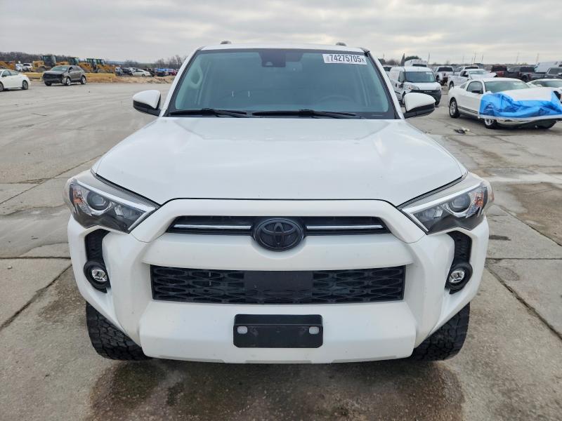 Photo 5 from auction – 2022 TOYOTA 4RUNNER with VIN JTEMU5JR5N6046116