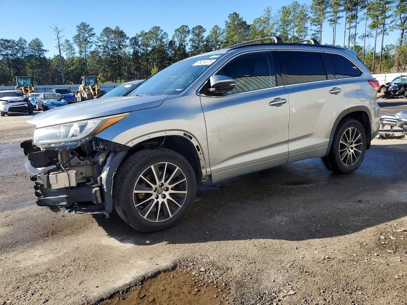 TOYOTA HIGHLANDER 2017 with VIN 5TDJZRFH1HS381443 - Photo from auction