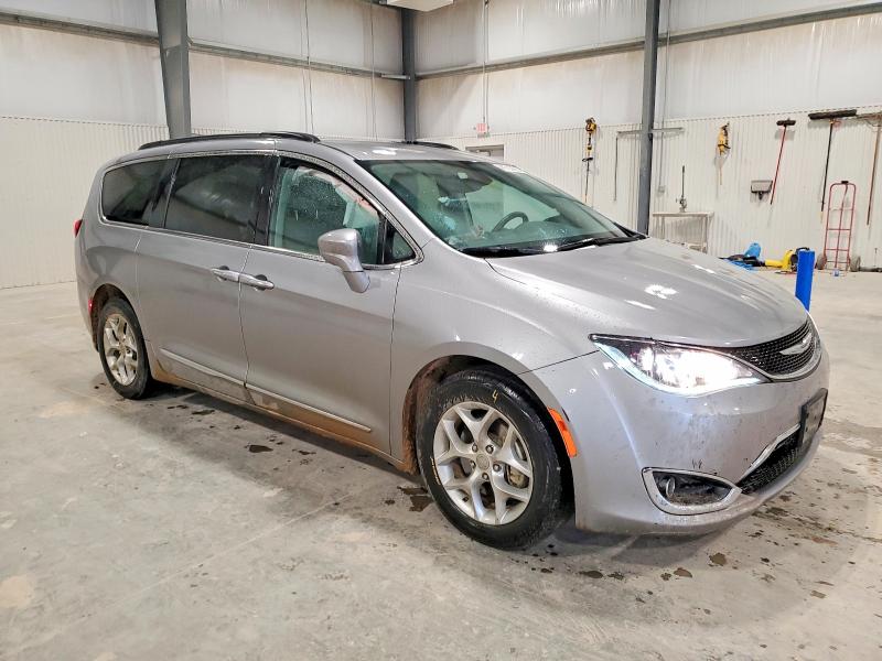Photo 4 from auction – 2017 CHRYSLER PACIFICA with VIN 2C4RC1BG5HR512983