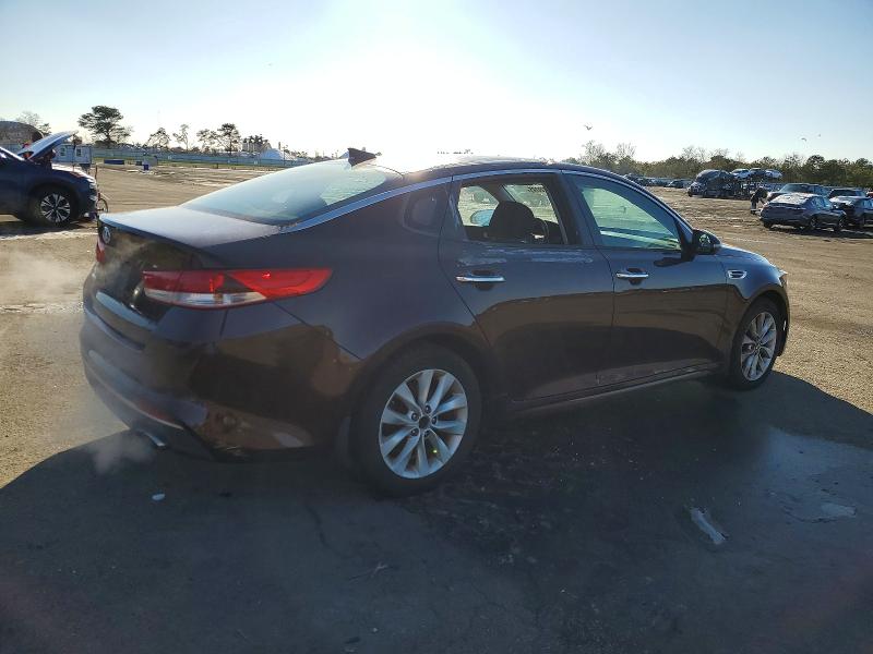 Photo 3 from auction – 2017 KIA OPTIMA LX with VIN 5XXGT4L35HG149159
