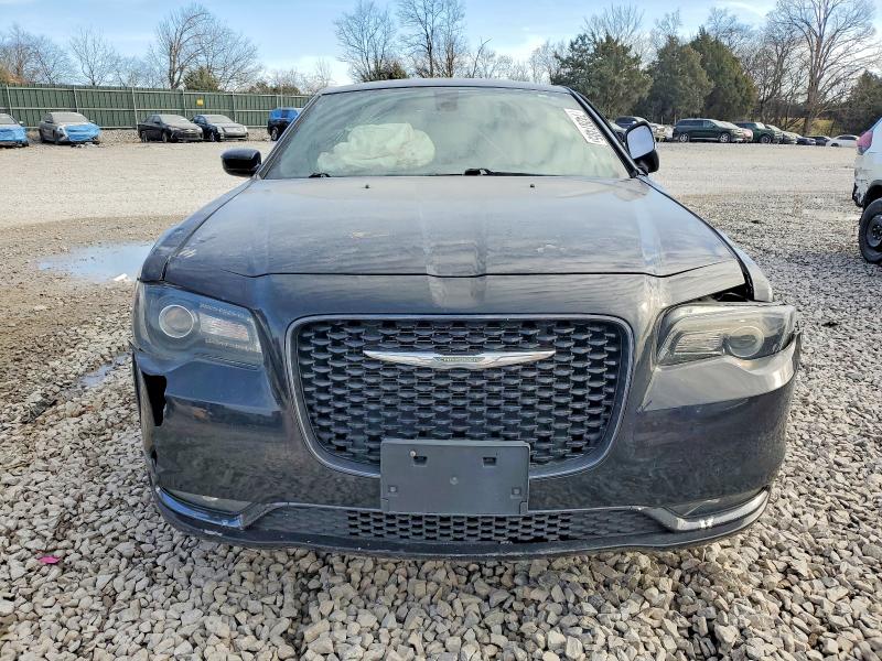 Photo 5 from auction – 2019 CHRYSLER 300 with VIN 2C3CCABG1KH516469