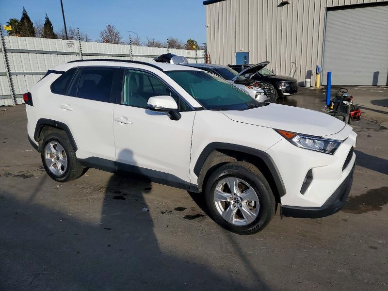 Photo 4 from auction – 2021 TOYOTA RAV4 with VIN 2T3P1RFV2MC242598
