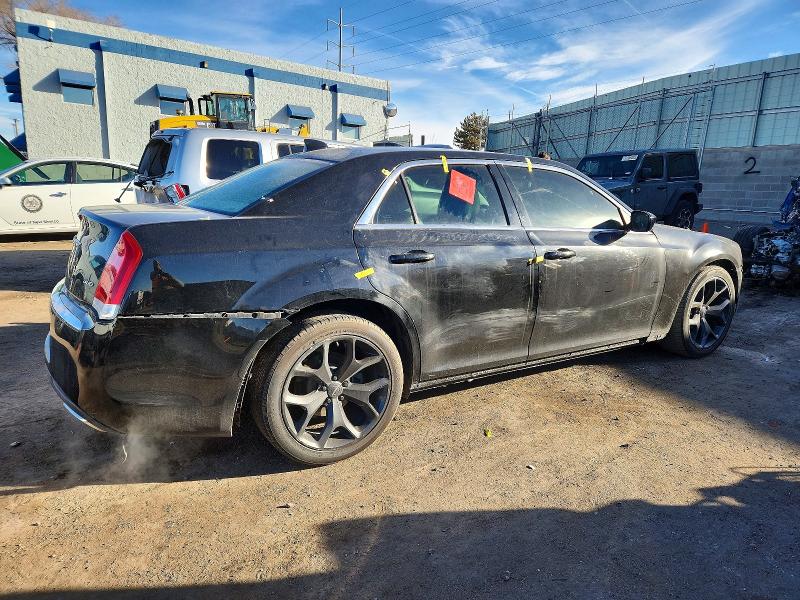 Photo 3 from auction – 2015 CHRYSLER 300 LIMITE with VIN 2C3CCAAG8FH766198