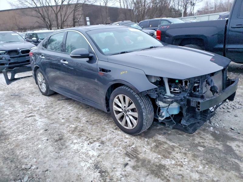 Photo 4 from auction – 2018 KIA OPTIMA with VIN 5XXGT4L32JG245403