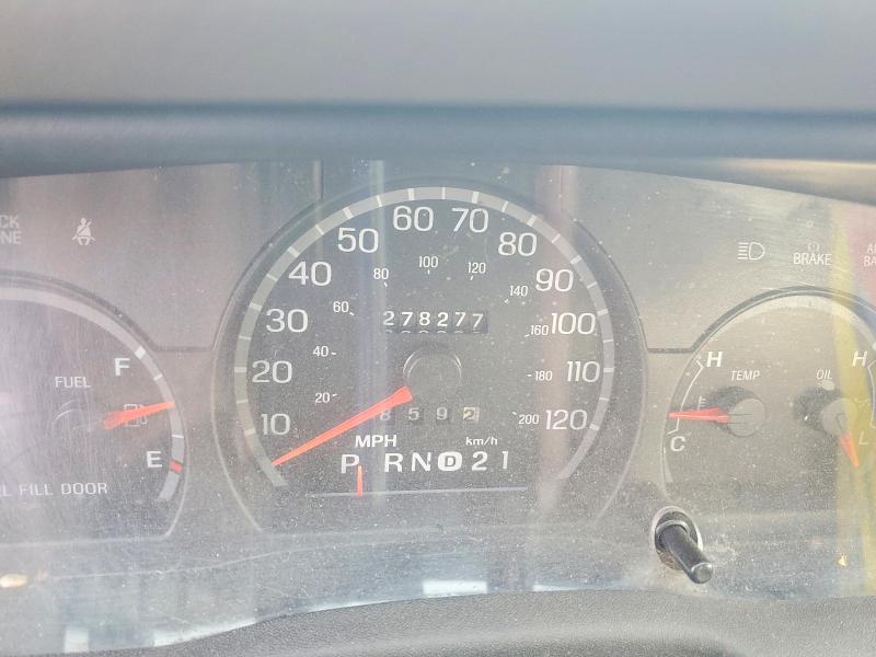 Photo 9 from auction – 2004 FORD CROWN VICT with VIN 2FAFP74W74X115933