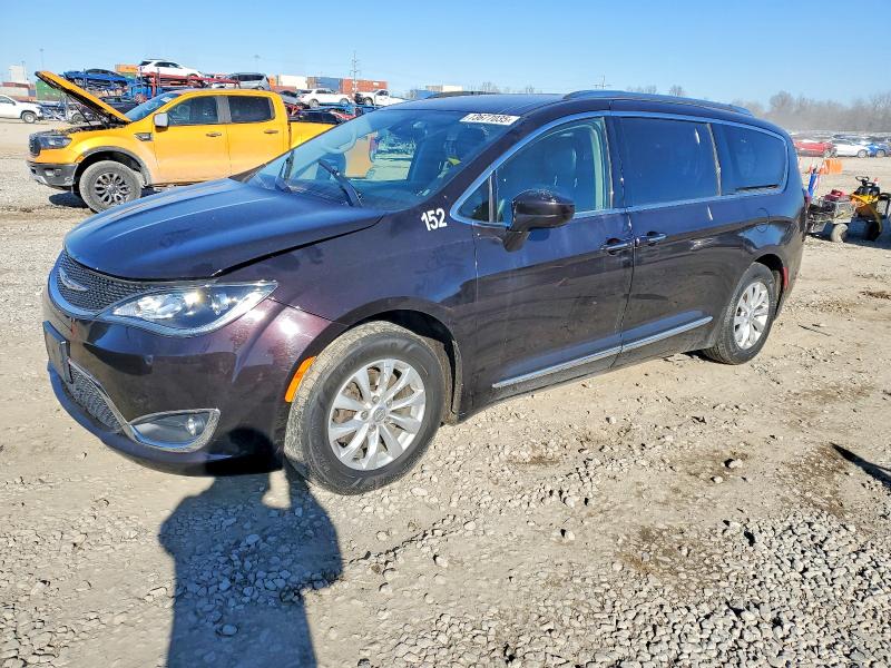 CHRYSLER PACIFICA T 2018 with VIN 2C4RC1BG1JR124137 - Photo from auction