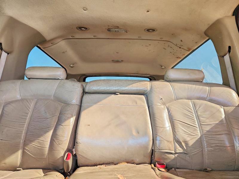Photo 10 from auction – 2002 CHEVROLET SUBURBAN with VIN 1GNEC16Z62J187158