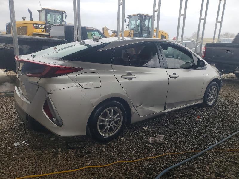 Photo 3 from auction – 2018 TOYOTA PRIUS PRIM with VIN JTDKARFP0J3089261