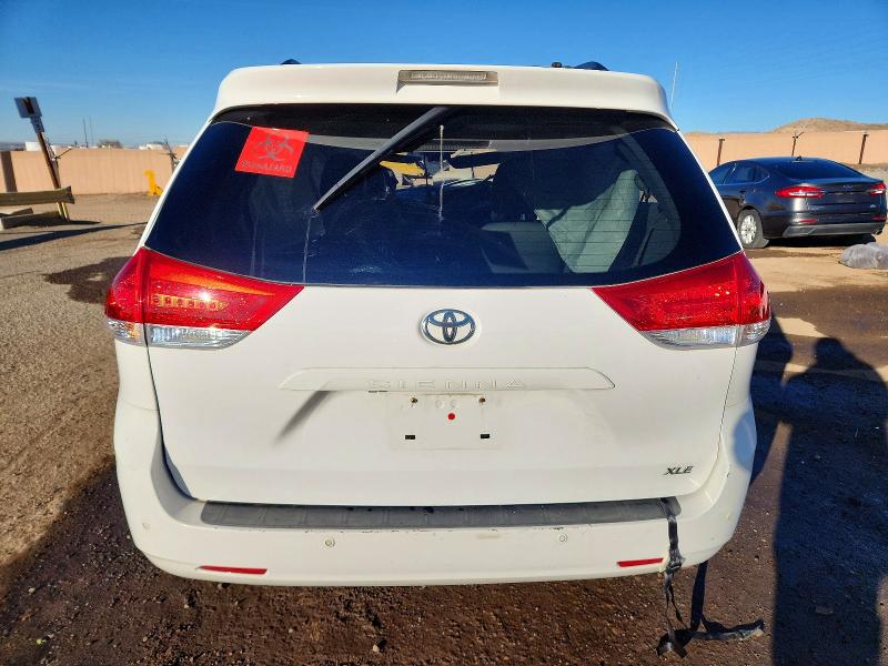 Photo 6 from auction – 2014 TOYOTA SIENNA XLE with VIN 5TDYK3DC0ES467216