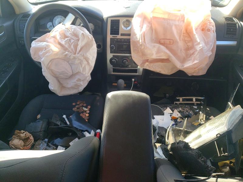 Photo 8 from auction – 2009 CHRYSLER 300 LX with VIN 2C3KA43D59H517383