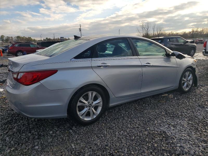Photo 3 from auction – 2012 HYUNDAI SONATA SE with VIN 5NPEC4AC3CH342532