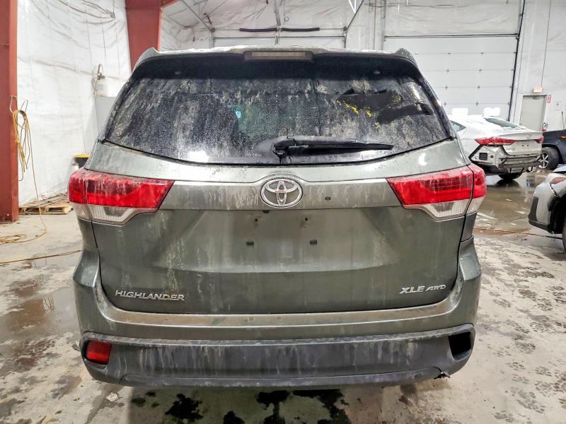 Photo 6 from auction – 2018 TOYOTA HIGHLANDER with VIN 5TDJZRFH6JS897481