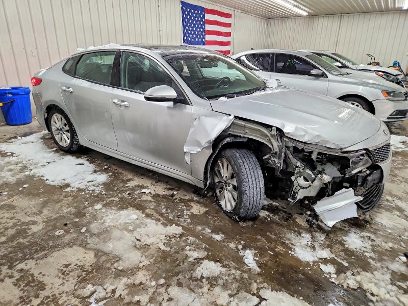 Photo 4 from auction – 2018 KIA OPTIMA with VIN 5XXGU4L37JG215939