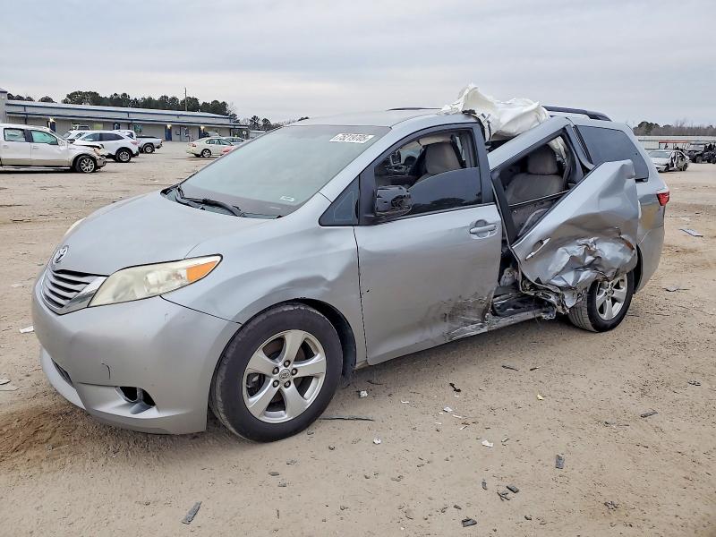 Photo 1 from auction – 2015 TOYOTA SIENNA with VIN 5TDKK3DC1FS587419