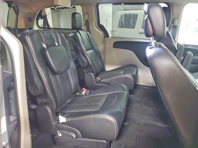 Photo 11 from auction – 2016 CHRYSLER TOWN & COU with VIN 2C4RC1CG0GR239948