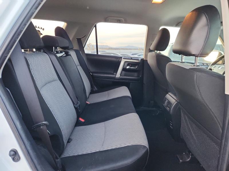 Photo 11 from auction – 2018 TOYOTA 4RUNNER SR with VIN JTEBU5JR8J5565359