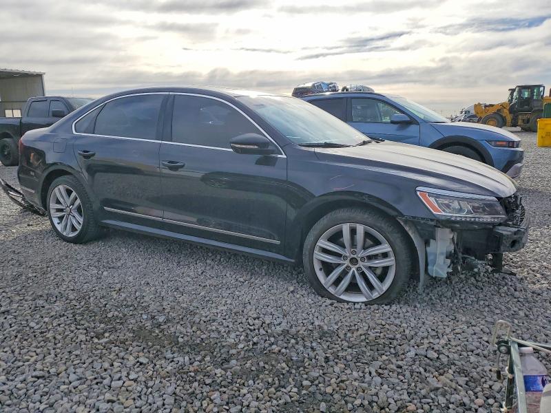 Photo 4 from auction – 2017 VOLKSWAGEN PASSAT with VIN 1VWGT7A34HC005359