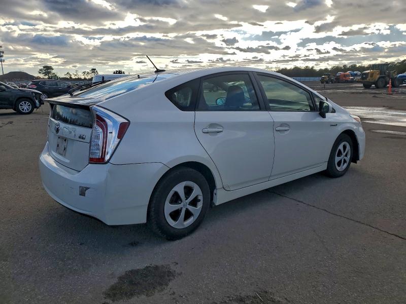 Photo 3 from auction – 2013 TOYOTA PRIUS with VIN JTDKN3DU5D5674517