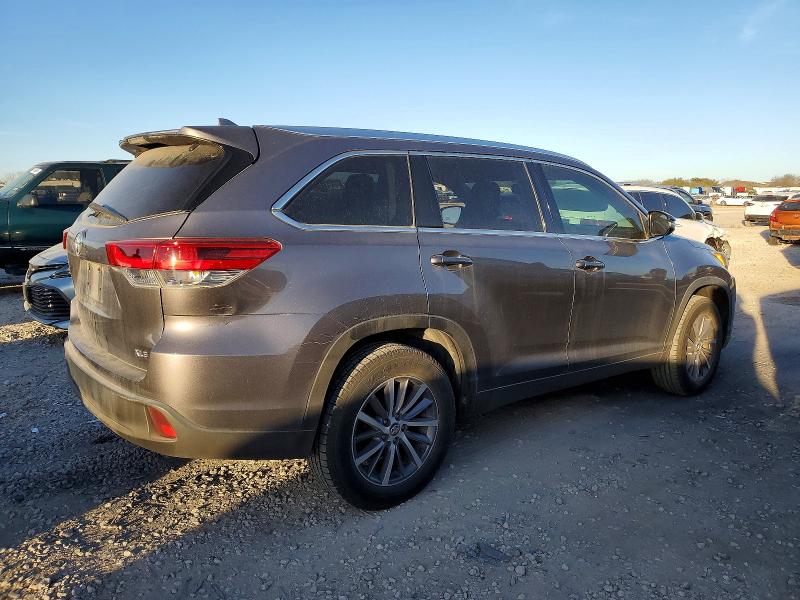Photo 3 from auction – 2019 TOYOTA HIGHLANDER with VIN 5TDKZRFHXKS560978