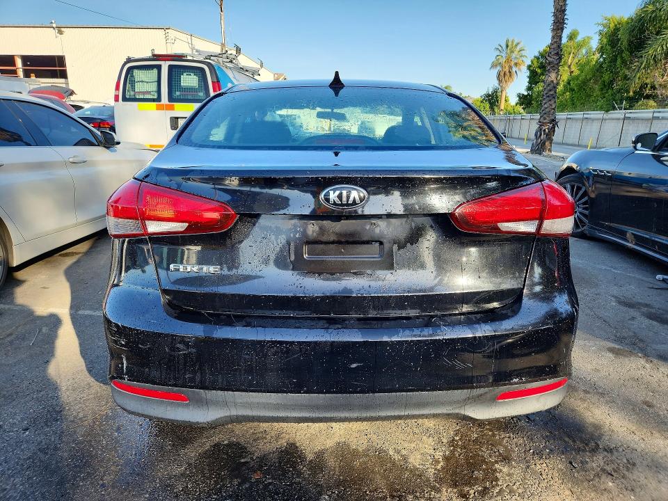 Photo 6 from auction – 2018 KIA FORTE LX with VIN 3KPFK4A74JE277735