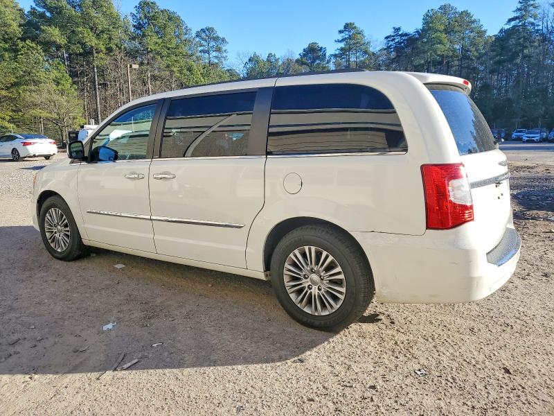 Photo 2 from auction – 2013 CHRYSLER TOWN & COU with VIN 2C4RC1CG5DR614888