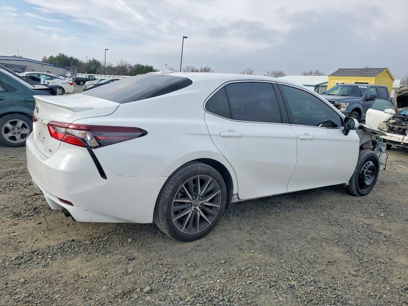 Photo 3 from auction – 2022 TOYOTA CAMRY SE with VIN 4T1G11AK5NU653548